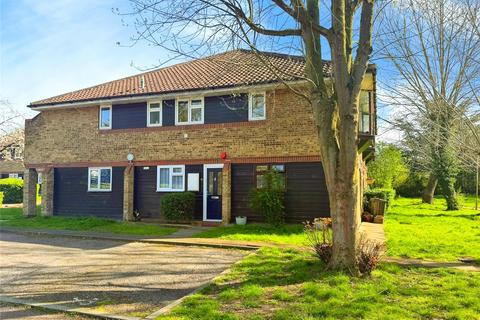 1 bed property, in Woodstock Gardens, £187,500