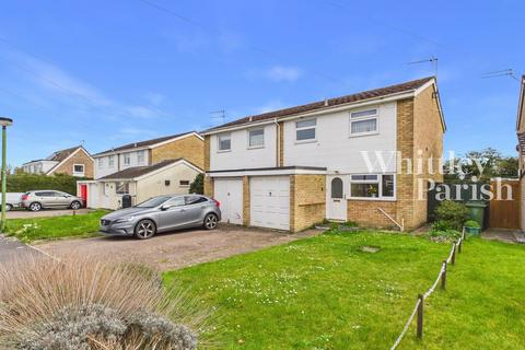 3 bed property, in St Leonards Close, £240,000