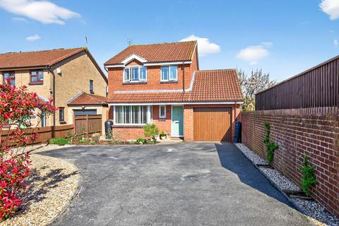 4 bed property, in Long Beach Road, £500,000
