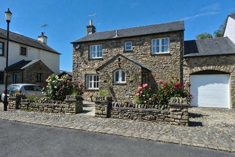 3 bed property, in Gars End, £420,000