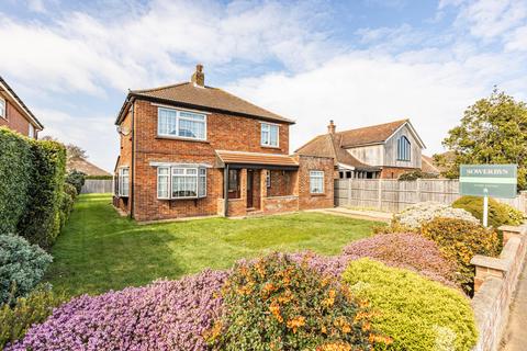 4 bed property, in Spacious Detached Home in Lighthouse End of Hunstanton, £475,000