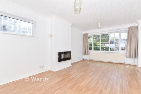 2 bed property, in St. Katherine's Lane, £280,000