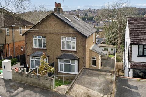4 bed property, in Coningsby Road, £465,000
