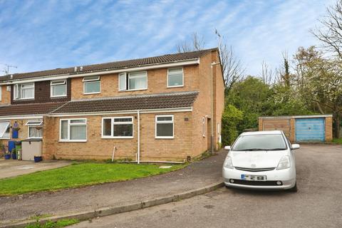 5 bed property, in Marsh Gardens, £350,000