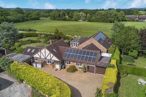 5 bed property, in New Road, £1,250,000