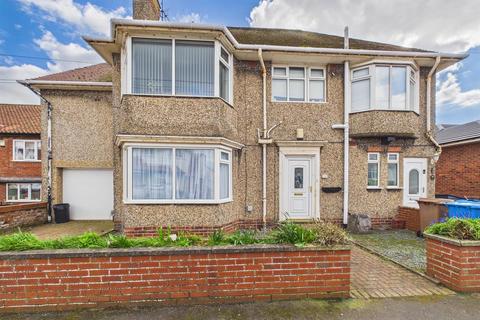2 bed property, in Lamplugh Road, £174,950