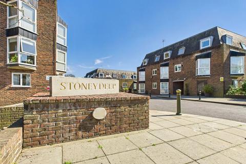 2 bed property, in Stoneydeep, £475,000