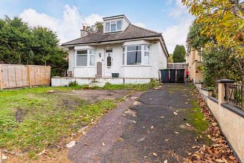 4 bed property, in Hurn Road, £425,000