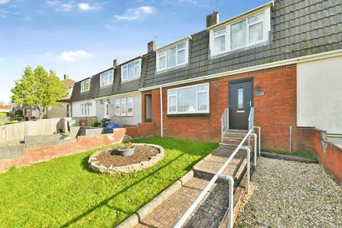 4 bed property, in Eastbury Avenue, £150,000