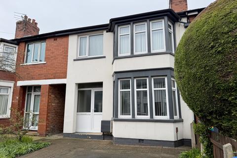 3 bed property, in Peel Avenue, £100,000