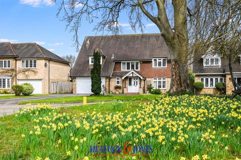 5 bed property, in Roundwood Grove, £1,450,000