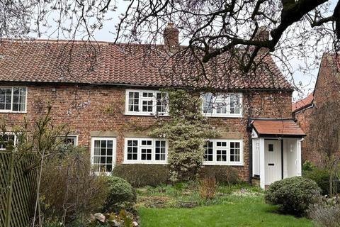 4 bed property, in Craigmore Main Street, £550,000