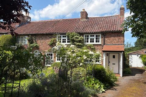 4 bed property, in Craigmore Main Street, £550,000