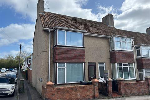2 bed property, in Newstead Road, £210,000