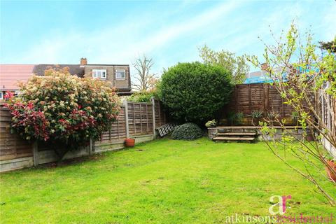 3 bed property, in Cedar Road, £525,000