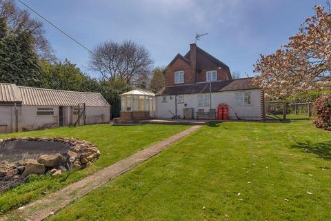 4 bed property, in Hastings Road, £1,100,000