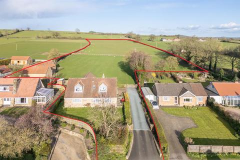 4 bed property, in Lytel Garth, £895,000