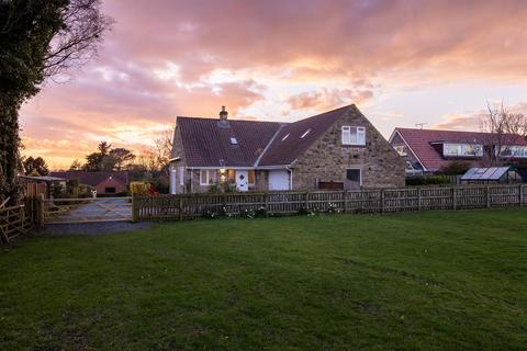 4 bed property, in Lytel Garth, £895,000