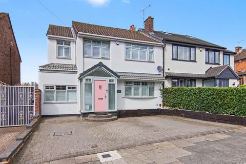 4 bed property, in Shorncliffe Road, £425,000