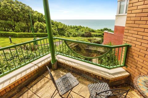 1 bed property, in Caswell Road, £240,000