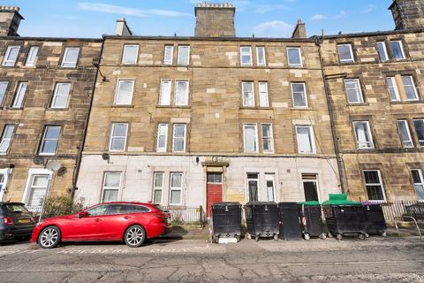 1 bed property, in Westfield Road, £145,000