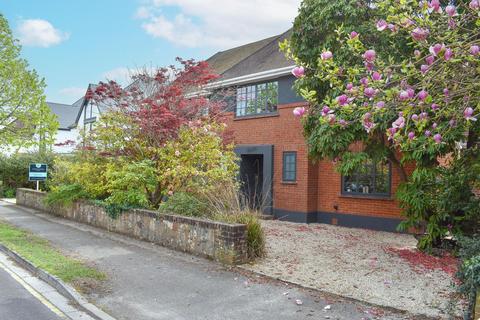 6 bed property, in Stuart Road, £1,250,000