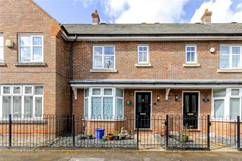 2 bed property, in Linden Square, £450,000