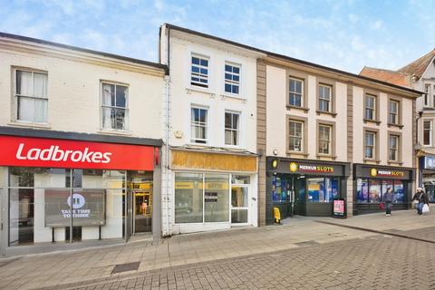 4 bed property, in Middle Street, £160,000