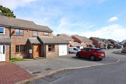 4 bed property, in Penlee Park, £300,000