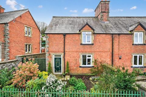 3 bed property, in The Pentre, £250,000