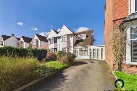 3 bed property, in Highfield Road, £385,000