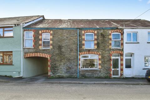 4 bed property, in Wernoleu Road, £120,000