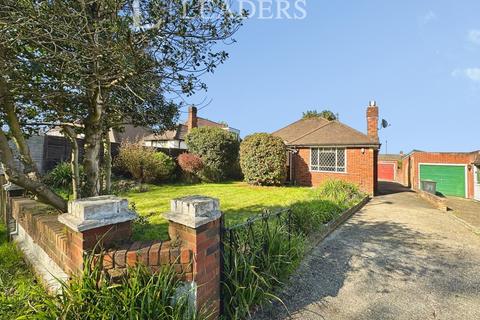 2 bed property, in Park Lane, £325,000