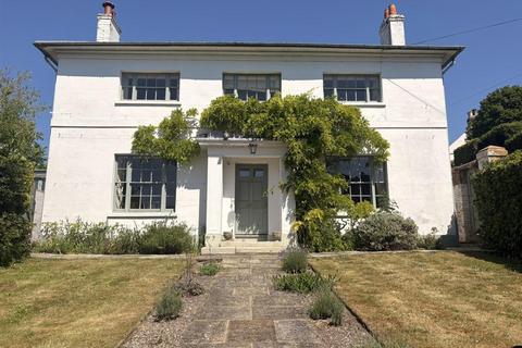 4 bed property, in Maltravers Street, £1,500,000