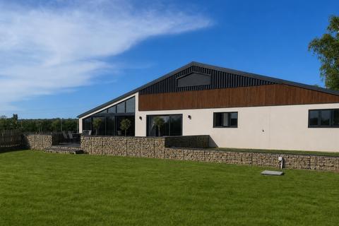 4 bed property, in Clanville, £900,000