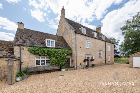 7 bed property, in Main Road, £1,250,000