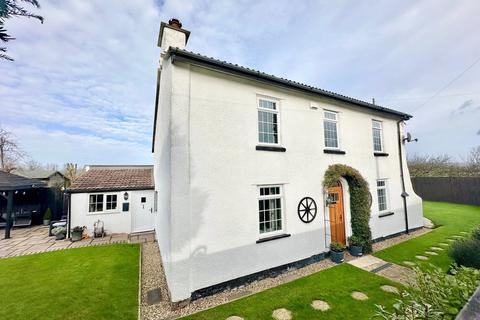 4 bed property, in Tarnock, £480,000
