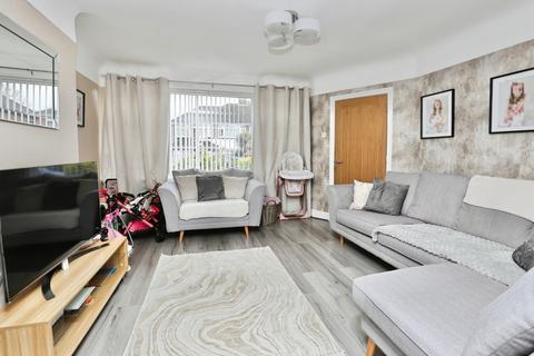 3 bed property, in Rowan Drive, £225,000