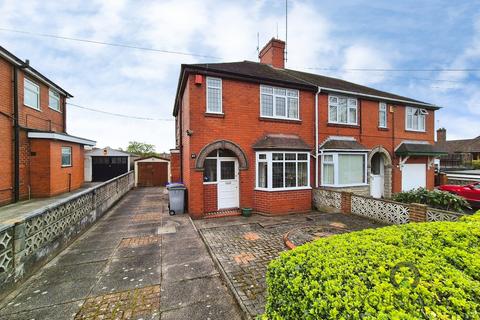 2 bed property, in Haywood Road, £150,000