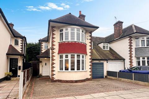 3 bed property, in Stand Park Road, £460,000