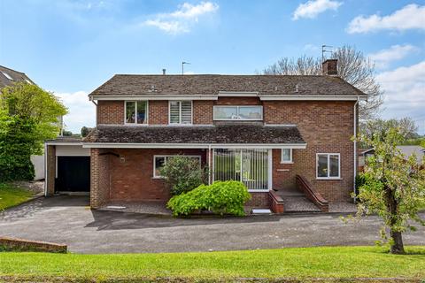 4 bed property, in Coppins, £665,000