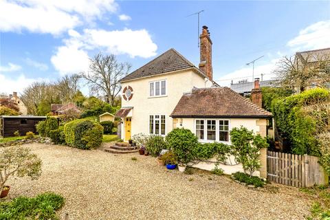 2 bed property, in Fisherton de La Mere, £595,000