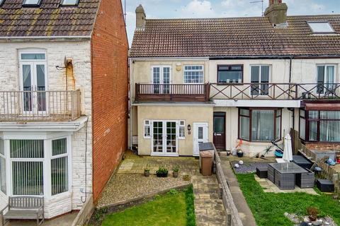 2 bed property, in The Promenade, £165,000