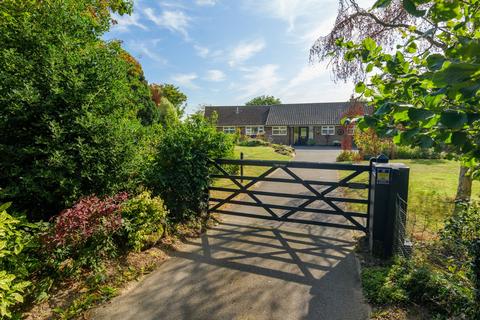 4 bed property, in Farthing Common, £975,000