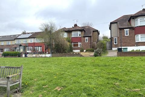 3 bed property, in Roding Lane South, £580,000