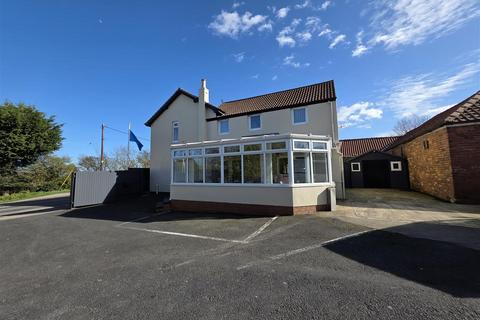 6 bed property, in Moor Road, £375,000