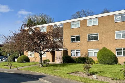 2 bed property, in Trident Close, £100,000