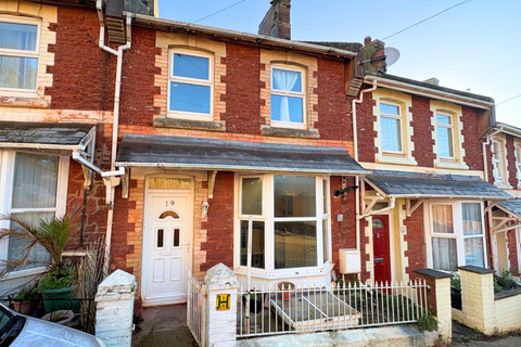 4 bed property, in Innerbrook Road, £180,000