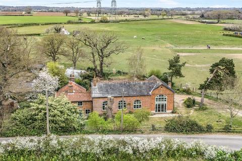 6 bed property, in Campsea Ashe, £825,000