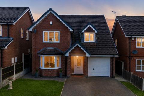 4 bed property, in Lark Hill, £375,000